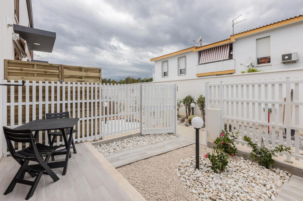 Pula Comfy Apartment W/ Private Parking Екстериор снимка